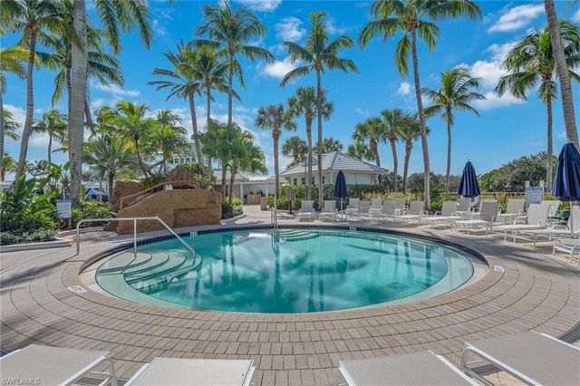 3945 Deer Crossing CT 202, Naples, FL 34114