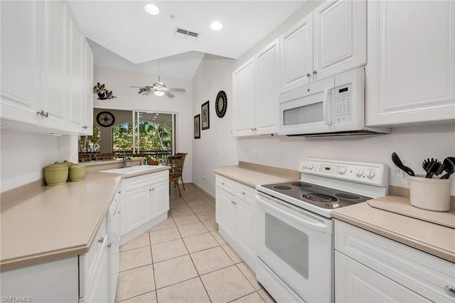 3945 Deer Crossing CT 202, Naples, FL 34114