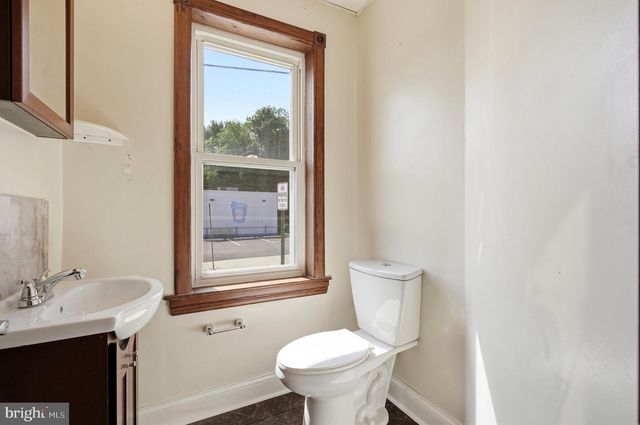 300 NUTT RD, Phoenixville, PA 19460