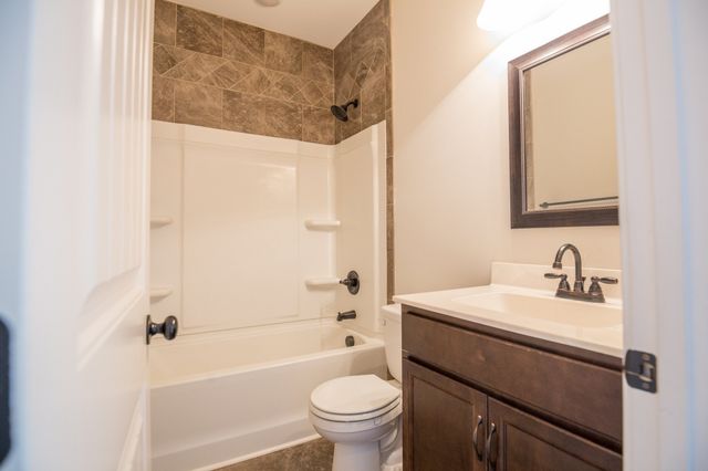 144 Thomas Traylor Ln, Clarksville, TN 37043