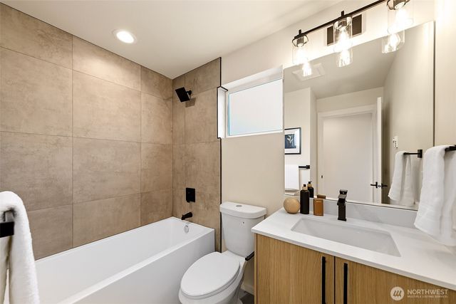 9815 Linden Avenue N, Seattle, WA 98103