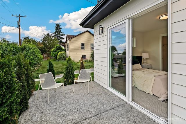 9815 Linden Avenue N, Seattle, WA 98103
