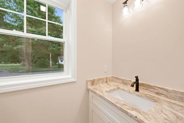 105 Sewalls Falls Road, Concord, NH 03303