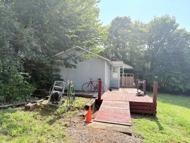 111 Clearwater Sq, Sparta, TN 38583