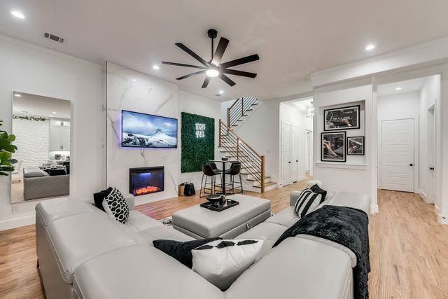 2015 S Ewing Avenue, Dallas, TX 75216