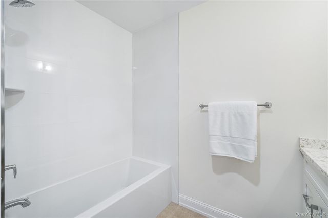 2040 Crompond Road 17, Yorktown Heights, NY 10598