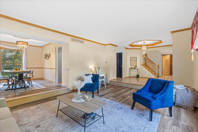 900 Old Pine Drive, Columbus, OH 43230