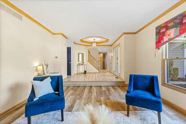 900 Old Pine Drive, Columbus, OH 43230