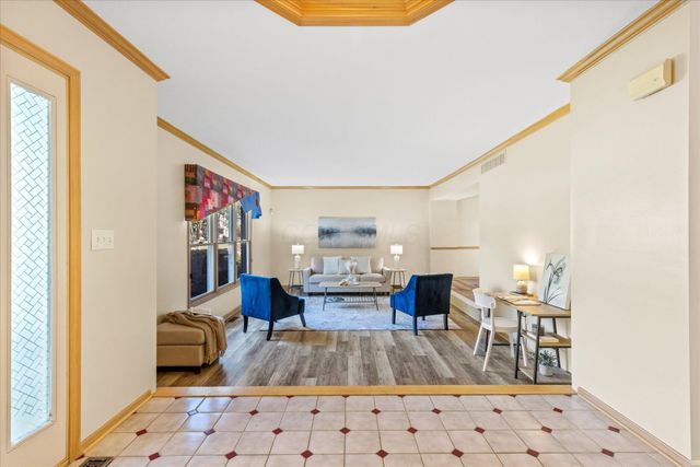 900 Old Pine Drive, Columbus, OH 43230