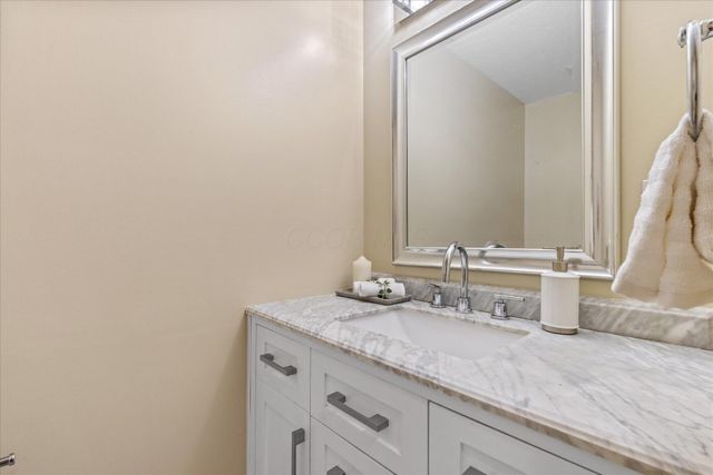 900 Old Pine Drive, Columbus, OH 43230