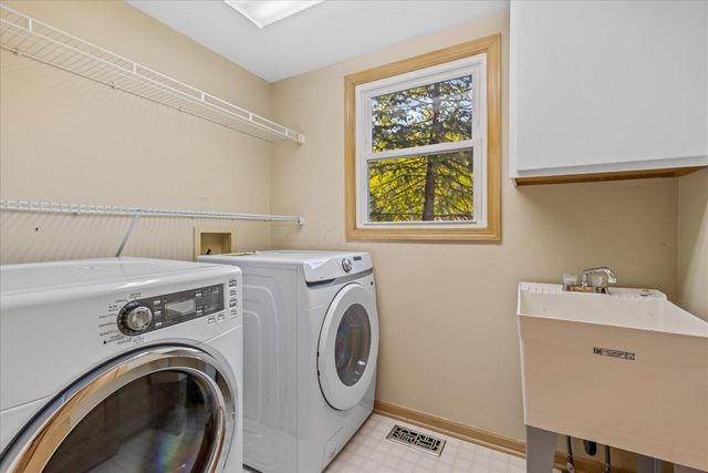 900 Old Pine Drive, Columbus, OH 43230