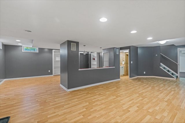 900 Old Pine Drive, Columbus, OH 43230