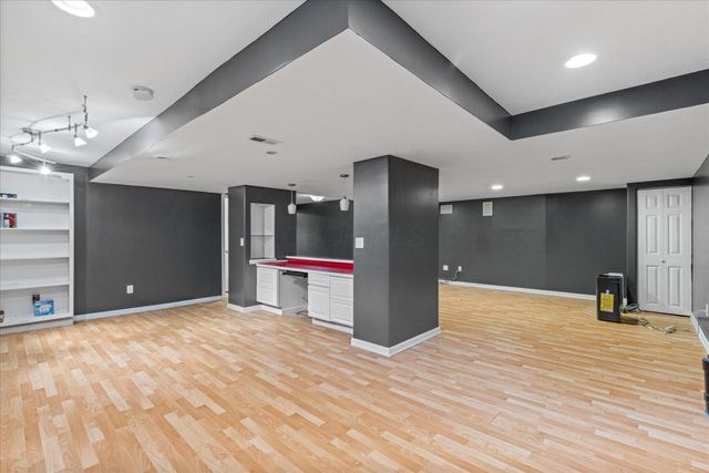 900 Old Pine Drive, Columbus, OH 43230