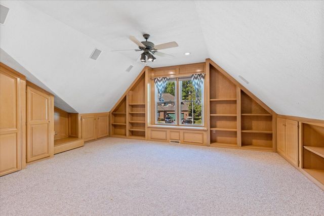 900 Old Pine Drive, Columbus, OH 43230