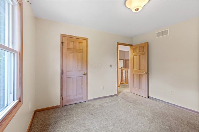 900 Old Pine Drive, Columbus, OH 43230