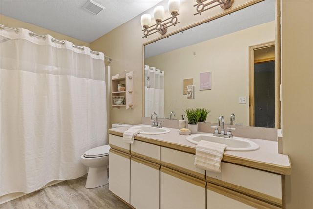 900 Old Pine Drive, Columbus, OH 43230