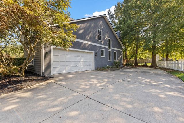 900 Old Pine Drive, Columbus, OH 43230