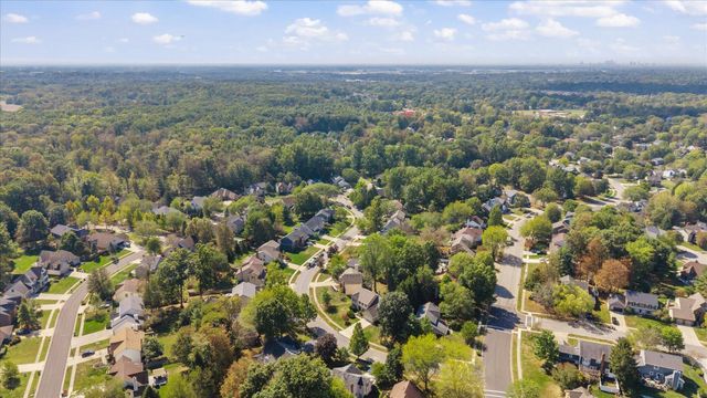 900 Old Pine Drive, Columbus, OH 43230