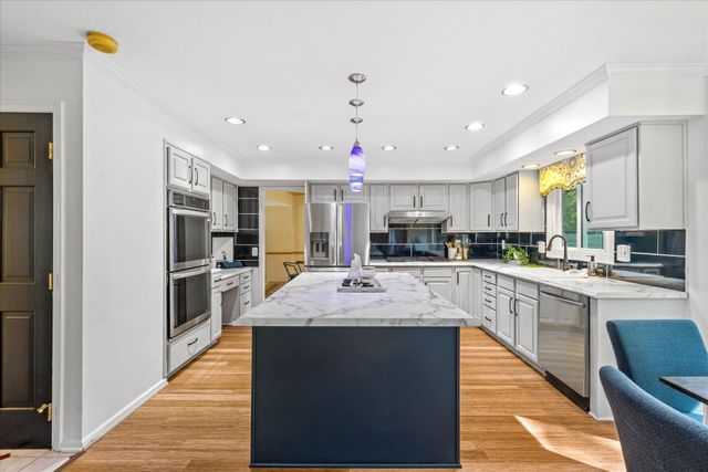 900 Old Pine Drive, Columbus, OH 43230