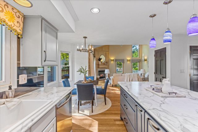 900 Old Pine Drive, Columbus, OH 43230