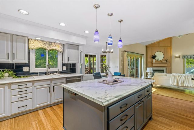 900 Old Pine Drive, Columbus, OH 43230