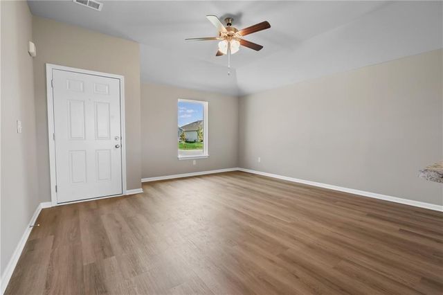 20247 W 195th Street, Spring Hill, KS 66083