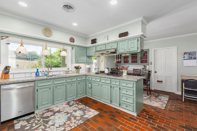 1005 Oak Drive, Liberty, TX 77575