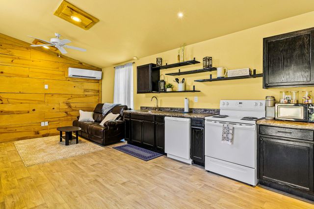 211 Captain Kidd Lane, Point Blank, TX 77364