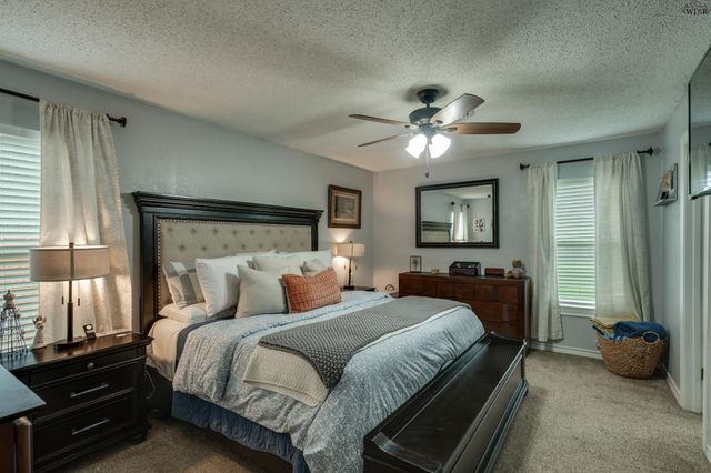 707 W TEXAS AVENUE, Iowa Park, TX 76367