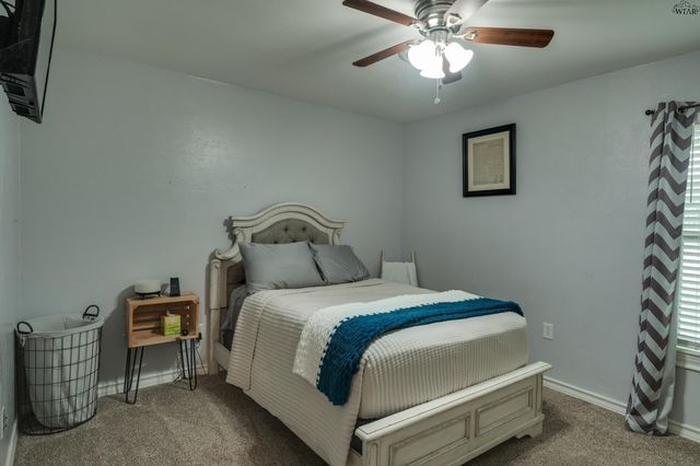 707 W TEXAS AVENUE, Iowa Park, TX 76367