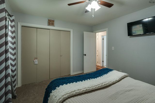 707 W TEXAS AVENUE, Iowa Park, TX 76367