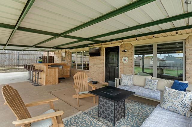707 W TEXAS AVENUE, Iowa Park, TX 76367