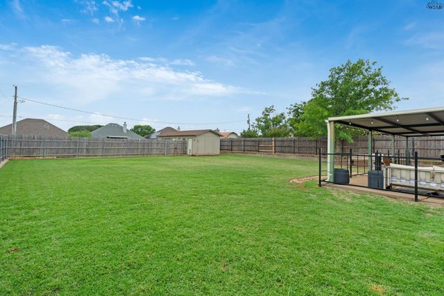 707 W TEXAS AVENUE, Iowa Park, TX 76367
