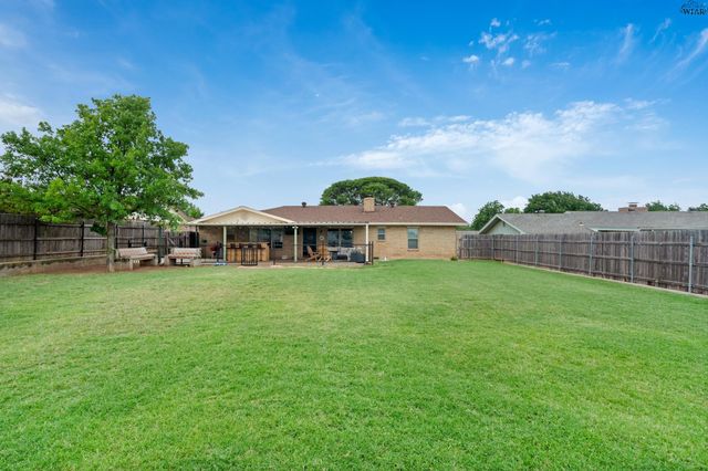 707 W TEXAS AVENUE, Iowa Park, TX 76367