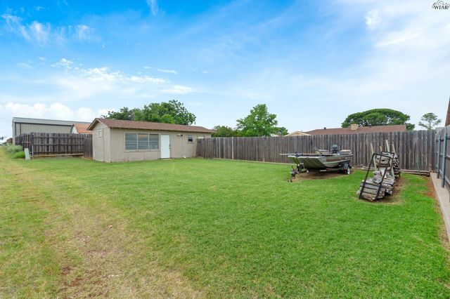 707 W TEXAS AVENUE, Iowa Park, TX 76367