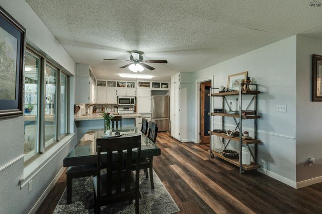 707 W TEXAS AVENUE, Iowa Park, TX 76367