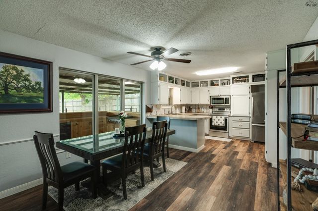 707 W TEXAS AVENUE, Iowa Park, TX 76367