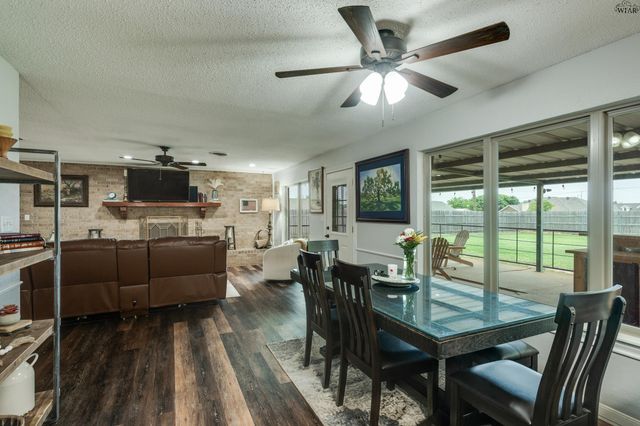 707 W TEXAS AVENUE, Iowa Park, TX 76367