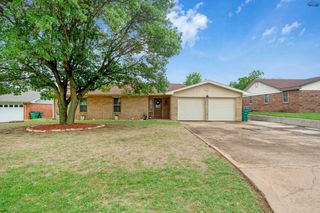 707 W TEXAS AVENUE, Iowa Park, TX 76367