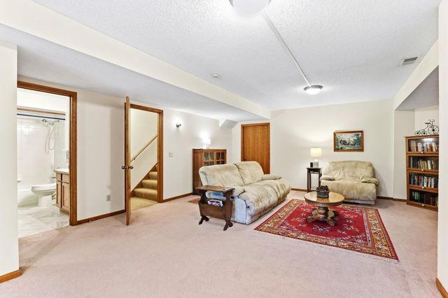 821 Ivy Lane, Eagan, MN 55123