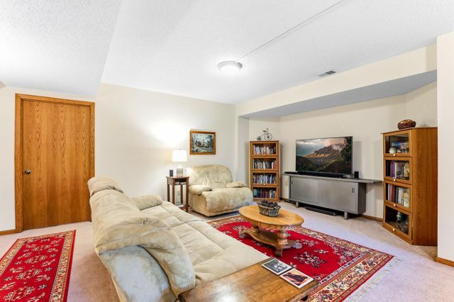 821 Ivy Lane, Eagan, MN 55123