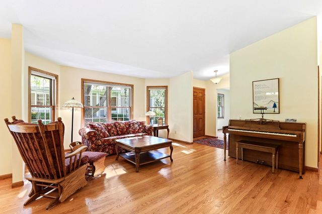 821 Ivy Lane, Eagan, MN 55123