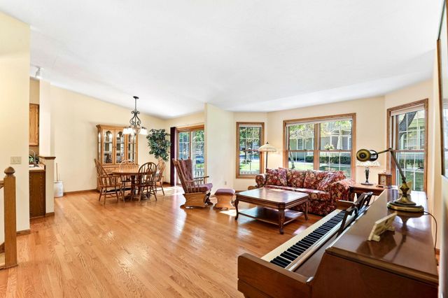821 Ivy Lane, Eagan, MN 55123