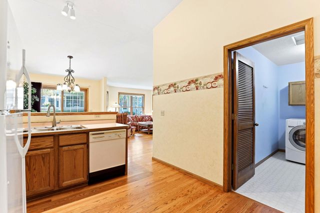 821 Ivy Lane, Eagan, MN 55123
