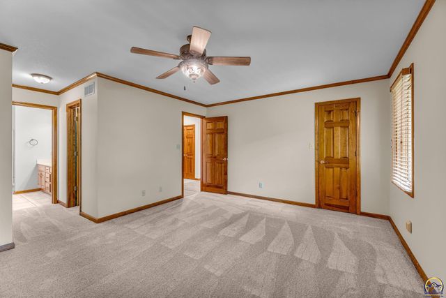 2433 SW Camelot PL, Topeka, KS 66614