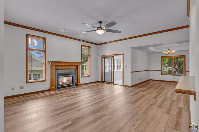 2433 SW Camelot PL, Topeka, KS 66614