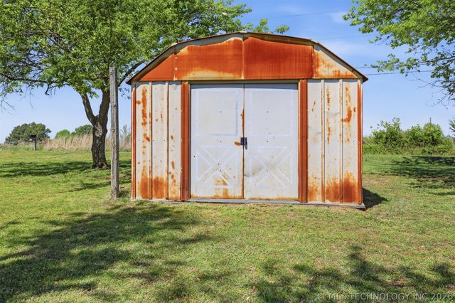 17870 Harding Road, Beggs, OK 74421