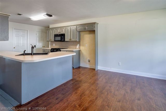 400 Village Drive, Lavaca, AR 72941