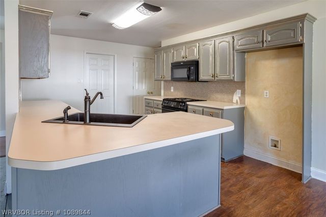 400 Village Drive, Lavaca, AR 72941