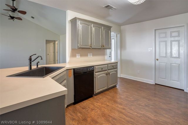 400 Village Drive, Lavaca, AR 72941